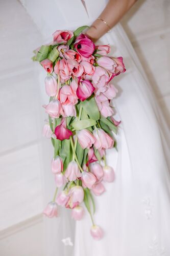 Composition florale élégante pour un mariage en Provence