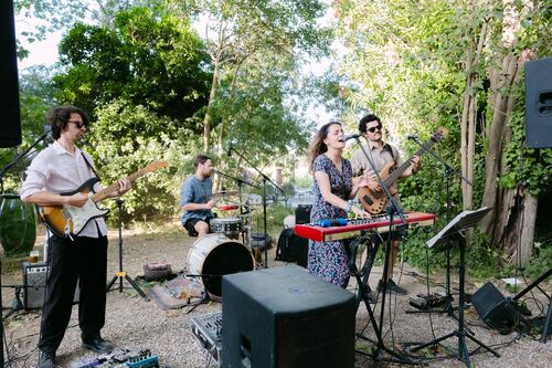 Groupe de musique live Lemon Grass pendant le cocktail du mariage