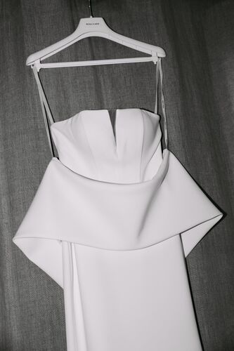 Robe de mariée Milla Nova suspendue avant le mariage