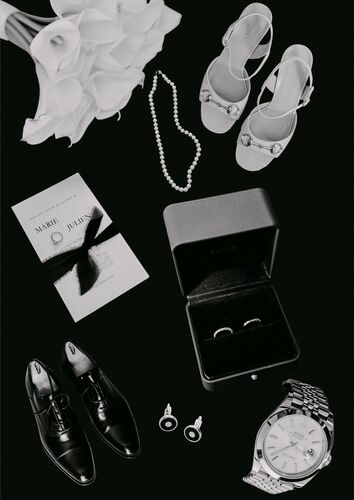 Détails des accessoires des mariés avant le mariage