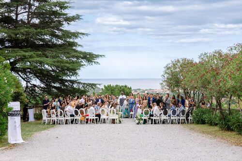 Cérémonie de mariage en plein air avec vue sur la mer au Château Valmy