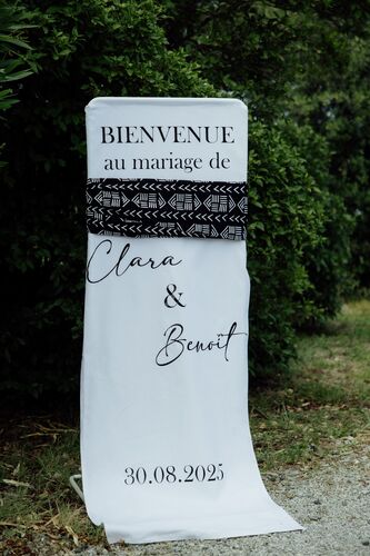 Panneau de bienvenue au mariage de Clara et Benoît au Château Valmy